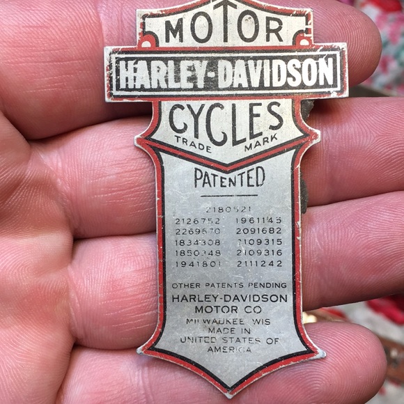 Vintage metal Harley Davidson badges plate holder - Picture 8 of 8